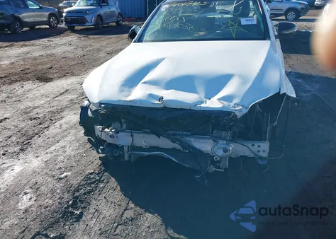 2019 Mercedes-Benz C 300 4Matic z USA, uszkodzony, nr VIN 55SWF8EB4KU313962